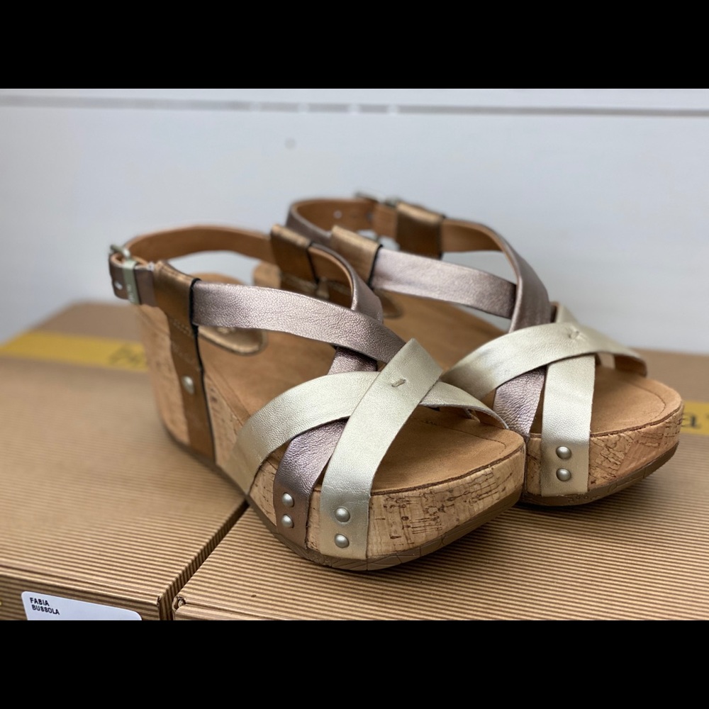 BUSSOLA Fabia - Metallic Golden Sun wedge - New IN the box